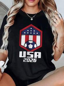 Escudo con balón de fútbol que representa la unión de los colores azul rojo y blanco y simboliza la pasión deportiva y la emoción del torneo mundial 2026 camiseta de mujer casual cómoda para fanáticas del fútbol - Negro - Ver 6