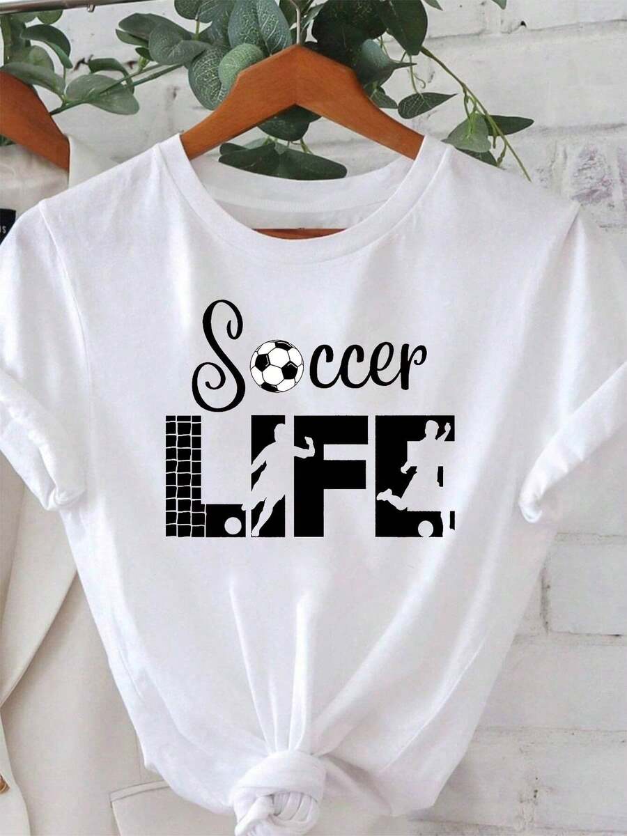 Camiseta de Mujer de Talla Grande con Estampado de Silueta Deportiva "Soccer LIFE", Ideal para Ver Partidos en el Estadio, Top Deportivo Diario, Manga Corta Vibrante y Apasionada, Camiseta con Estilo Deportivo, Ajuste Elástico y Relajado - Blanco - Ver 1