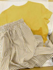 Conjunto de camiseta de manga corta con cuello redondo y estampado de oso de dibujos animados, y pantalones a rayas con cordón en la cintura para mujer - Amarillo - Ver 2