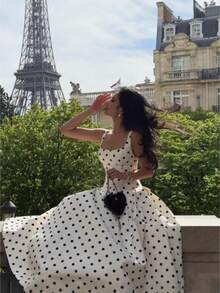 Vestido tirante lunares estilo francés 2026, cuello cuadrado suave, cintura marcada con pliegues y falda amplia - Blanco - Ver 3