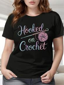 Camiseta de Mujer de Diseño Simple con Patrón de Crochet - Top de crochet negro suave, imprescindible para los entusiastas del crochet, adecuada para uso casual diario, ropa hecha a mano lavable a máquina, top de estilo creativo, camisa de tela cómoda, ropa comunitaria hecha a mano, top estampado duradero. Elegante y Práctico para el Verano. - Negro - Ver 7