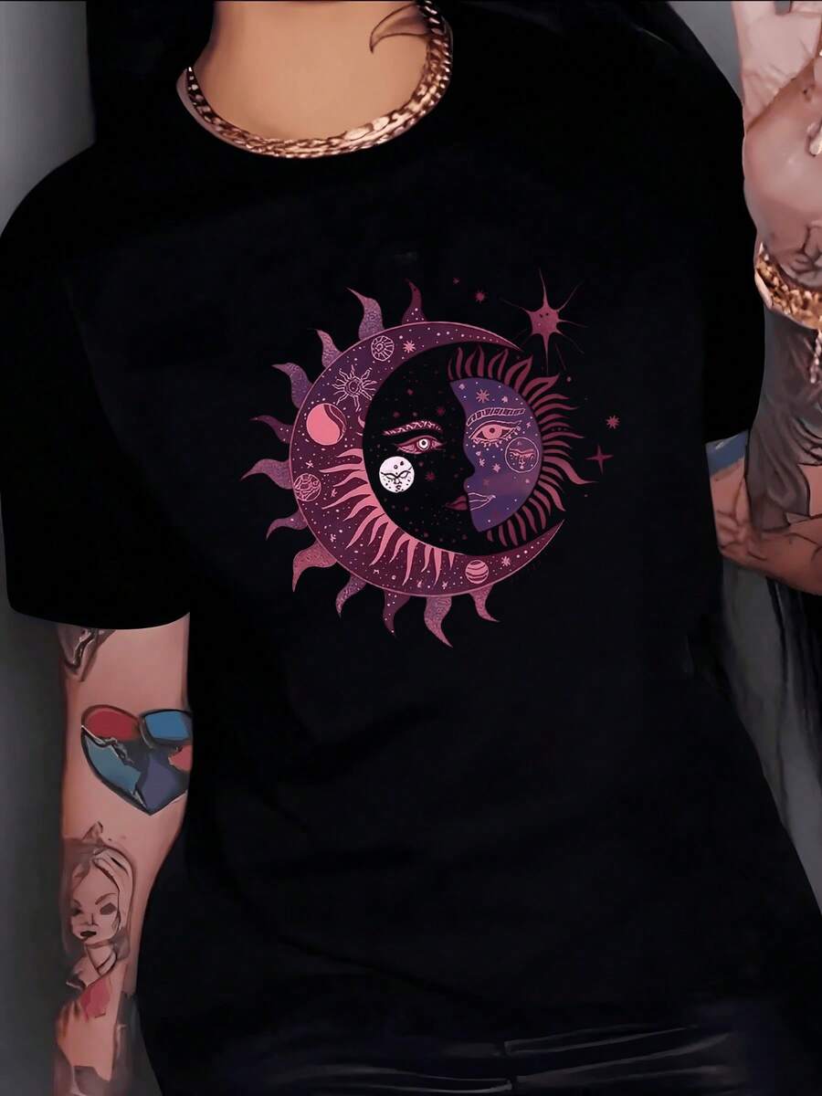Sun And Moon Fused In A Mystical Symbol Representing The Balance Between Night Energy And Solar Vitality With Astral Details That Evoke Harmony And Inner Power. Women's Casual Modern Comfortable T-Shirt For Everyday Wear - 黑色 - 查看 1