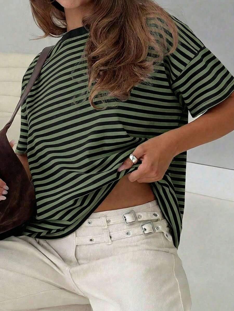 Camiseta casual de mujer  de cuello redondo holgado, camiseta de manga corta de ajuste ceñido con parches a rayas minimalista, adecuada para primavera/verano, ideal para el Día de San Valentín - Verde militar - Ver 1