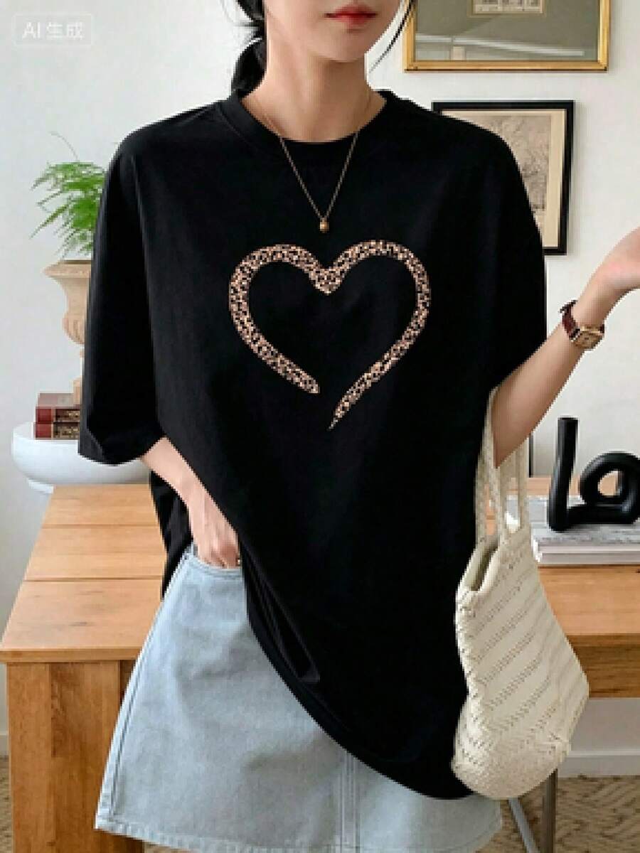 Camisetas estampadas de cuello redondo para verano (los pantalones son solo sugerencias de estilo) son holgadas y no realzan la figura, y el tejido es delgado y no abulta. Confeccionado con telas suaves, transpirables y amigables con la piel, ofrece comodidad en la parte superior del cuerpo y evita la sensación de sudoración, con un diseño de estampado clásico y sencillo, adecuado para el uso diario, ir de compras y para el tiempo libre, con los mismos modelos básicos y versátiles para hombres y mujeres, muy adecuado para ocasiones como el Día del Trabajo y el Día de la Independencia de México, y fácil de usar durante todo el año. - Negro - Ver 1