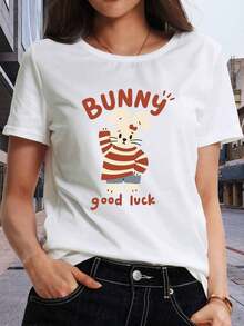 Camiseta de manga corta para mujer con estampado "El Conejo Te Deseara Buena Suerte" |   Suave y transpirable, elasticidad moderada, lavable a máquina, estilo casual, nuevo estilo de verano 2026, cuello redondo, corte regular. - Blanco - Ver 8