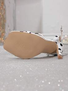 Giày sandal cao gót quai nơ chấm bi mùa hè 2026 mới, giày cao gót hở mũi gót nhọn dành cho nữ, giày quai ngang thời trang đa năng, thoáng khí thoải mái, cỡ lớn. - trắng - Xem 6
