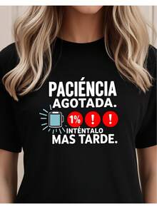Camiseta gráfica de ajuste relajado para mujer con texto en español, con un teléfono cargándose y signos de exclamación, perfecta para uso casual y diario. Camiseta de mujer de diseño holgado casual, holgada y ligeramente extralarga - Negro - Ver 6