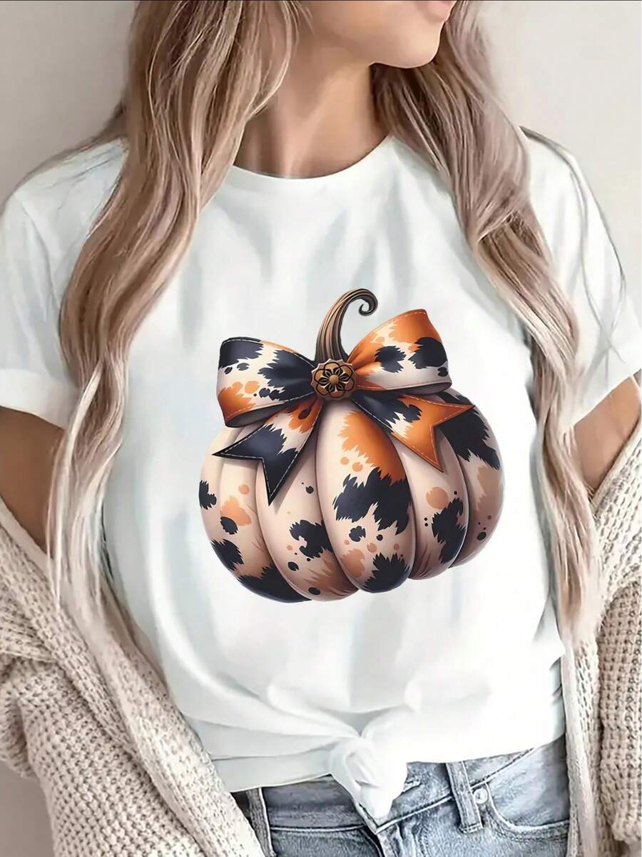 This Lightweight And Durable Black Short-Sleeved T-Shirt With A Pumpkin Bow Design Is Perfect For Fall Outings, Casual Wear, Or Home Decor Themes. It Features A Vibrant Orange And Navy Design, Making It An Ideal Choice For Fall Celebrations And Everyday Comfort. - 白色 - 查看 1