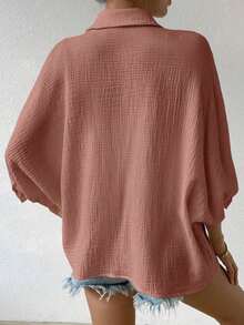 Camisa de mujer minimalista y casual de unicolor con botones delanteros, textura y hombros caídos - Rosa - Ver 2