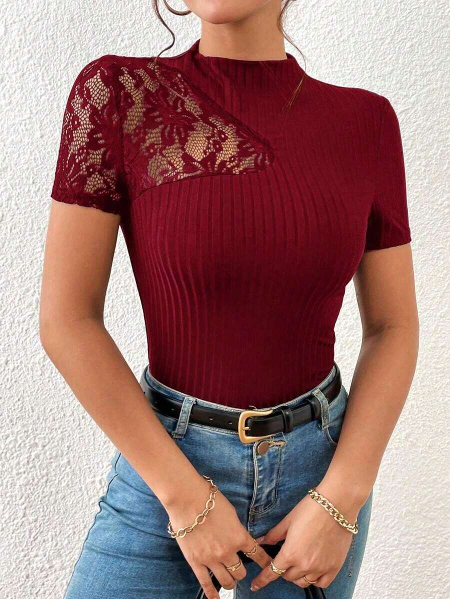 Privé Camiseta con encaje en contraste de cuello alto - Burdeos - Ver 1