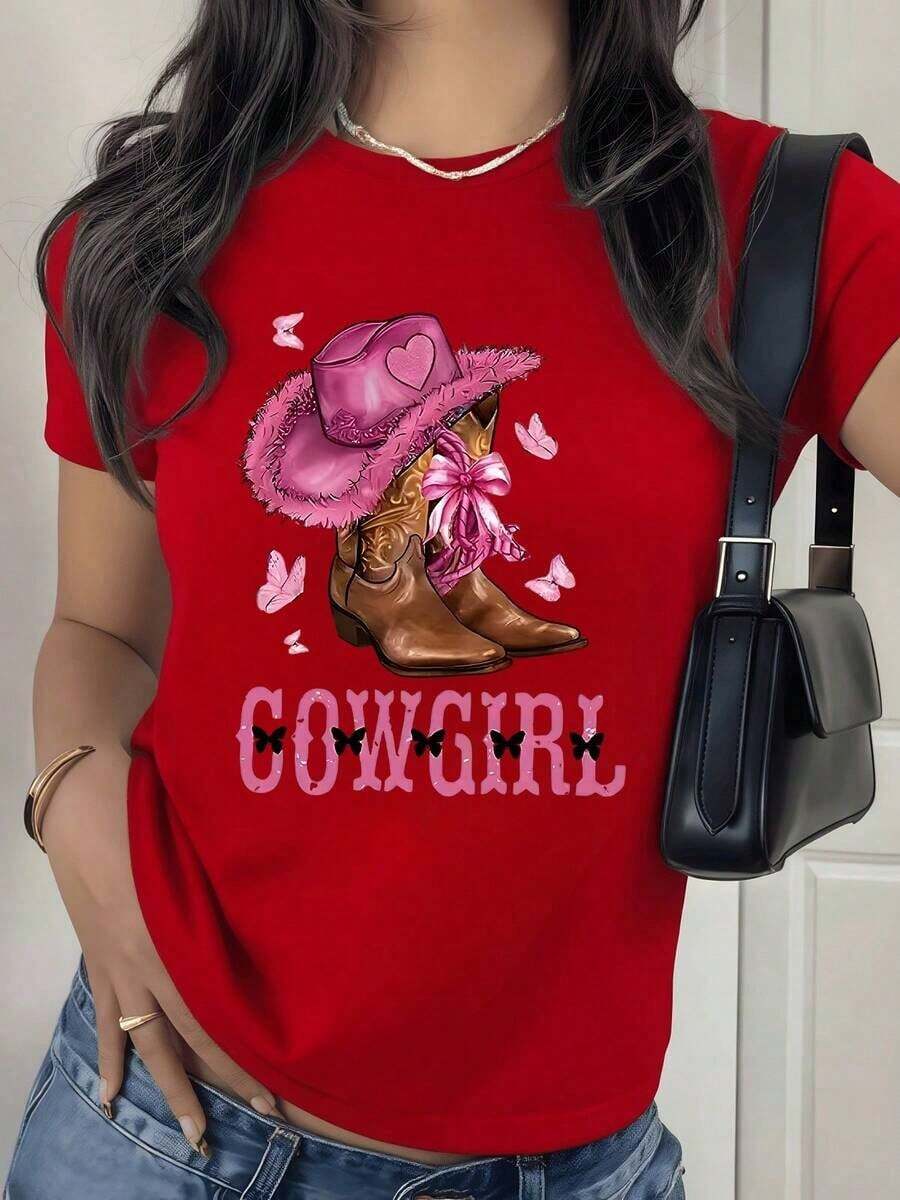 Premiumcon estampado digital de sombrero y botas de vaquera con mariposas rosas Camiseta de mujer con cuello redondo temática western country 220 gramos 1 unidad de 100% algodón estilo moderno diseño casual Eco-Friendly - Rojo - Ver 1