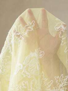 Tela transparente bordada con textura en color amarillo claro con aplicaciones de alas con cuentas, diamante de imitación y perlas para blusas de mujer, elegante para ir al trabajo, fiestas, vacaciones y uso diario casual - Amarillo - Ver 7