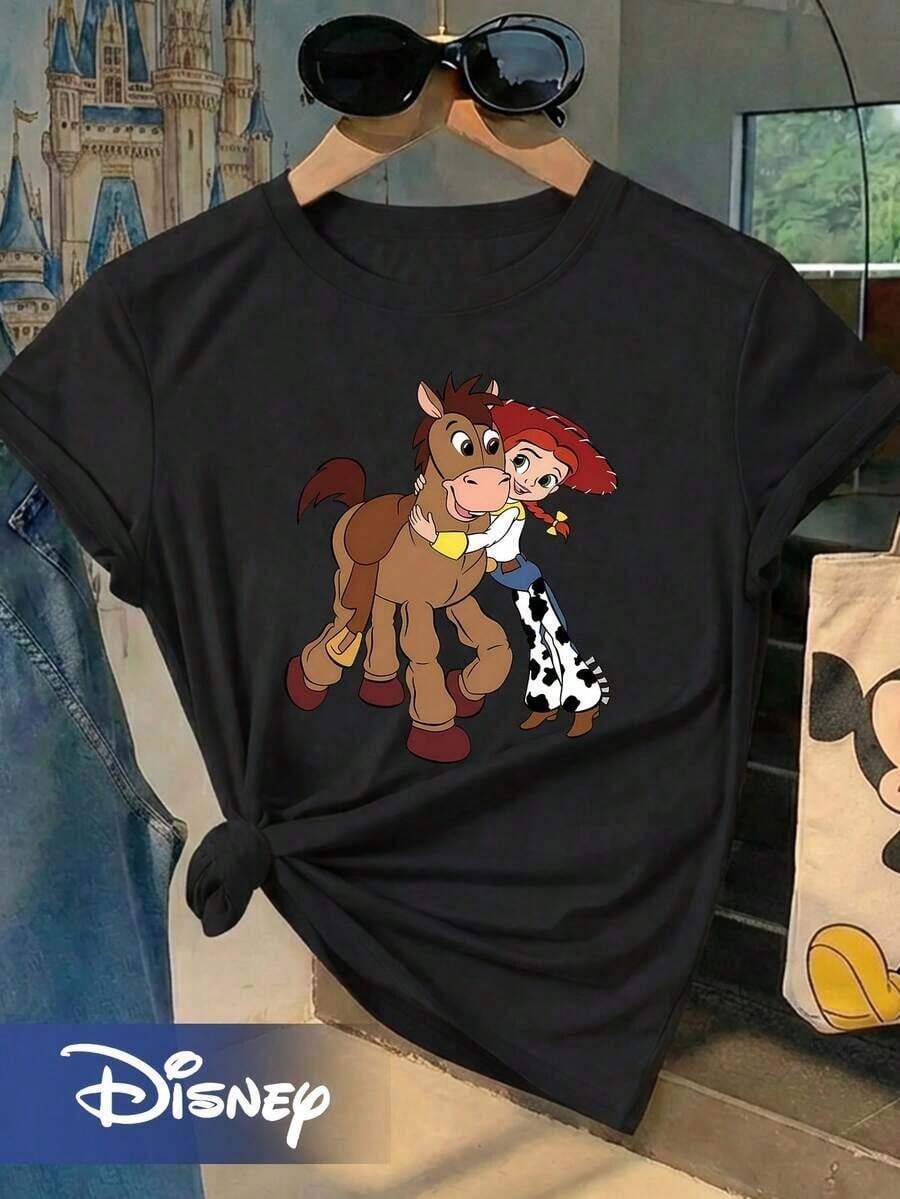 T-shirt à manches courtes pour femmes Disney avec motif classique de la cowgirl Jessie de jouet Story, cœur et cheval. Design vintage Disney avec col rond, idéal pour les sorties en famille. - Noir - Voir 1