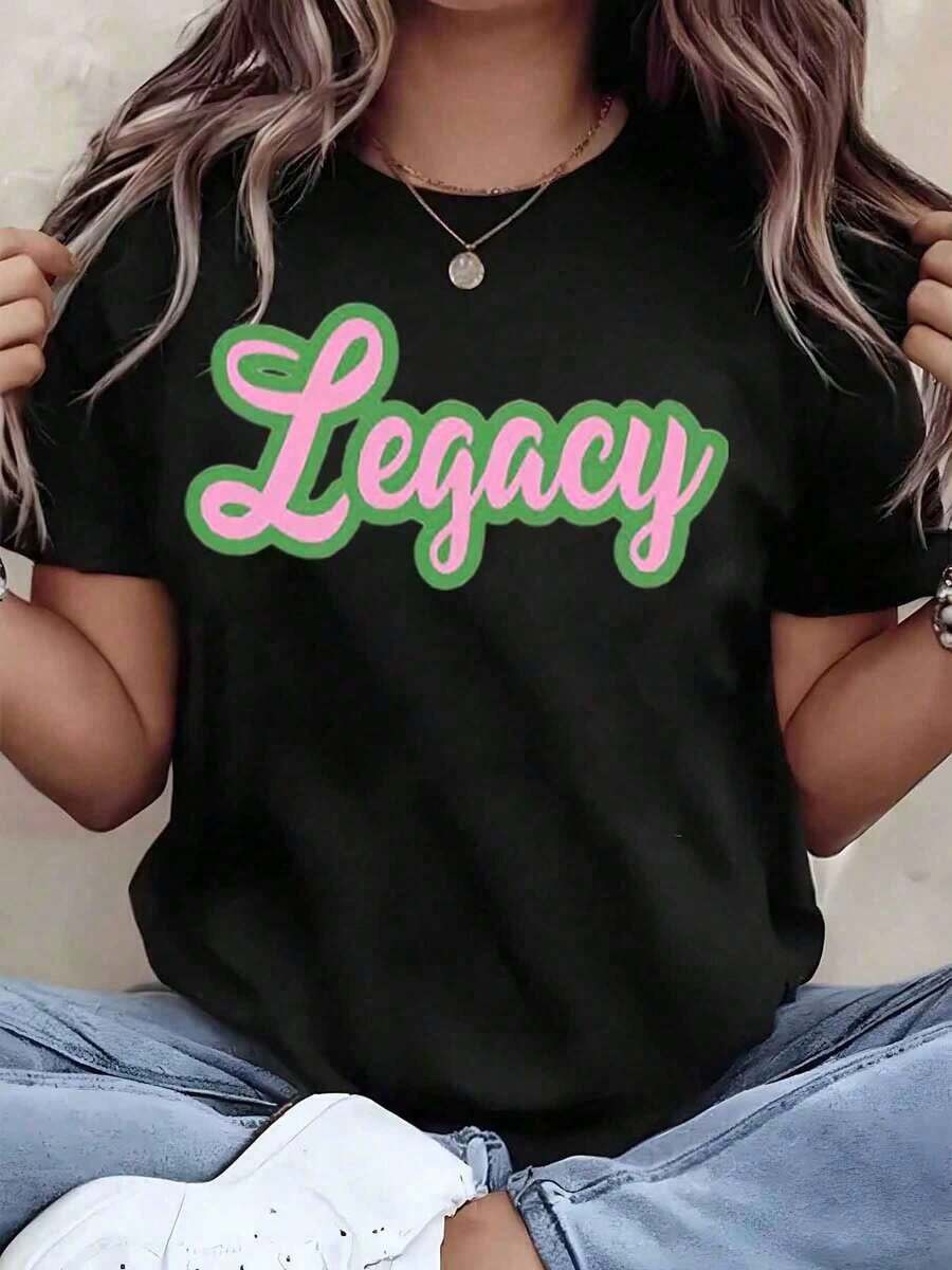 Soft, Breathable, And Lightweight For All-Day Comfort. Women's Legacy T-Shirt With Pink And Green Script Print, Crew Neck, Basic Top, Casual Wear, Gift Idea Aka Sorority 220g. Classic Crew Neck With A Relaxed Fit That Flatters All Body Shapes And Is Easy To Pair With Jeans, Shorts, And Leggings. - 黑色 - 查看 1