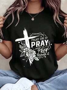 Soft, Breathable, And Lightweight For All-Day Comfort. Women's T-Shirt With A Cross And Floral Print And The Phrase "Pray On It, Pray Over It, Pray Through It." This Graphic Crew Neck Tee Is Perfect For Everyday Casual Wear, Church, Or As A Gift. 220g. The Classic Crew Neck And Relaxed Fit Flatter All Body Types And Are Easy To Pair With Jeans, Shorts, And Leggings. - 黑色 - 查看 6