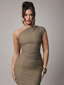 Top tipo tank de uso casual, romántico y elegante para una cita de San Valentín, con diseño de hombros oblicuos, ajuste ceñido, dobladillo asimétrico en tela elástica de punto de unicolor gris-marrón - Gris - Ver 4