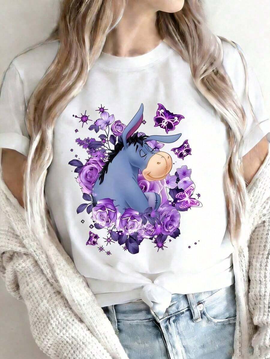 A Feminine Graphic Set Immersed In A Dreamy Scene Of Purple Flowers And Butterflies. Women's Cotton Sets, Casual Short-Sleeved T-Shirts, Women's Tops, Loose-Fitting T-Shirts, Everyday Wear, Suitable For Spring, Summer, And Autumn. - 白色 - 查看 1
