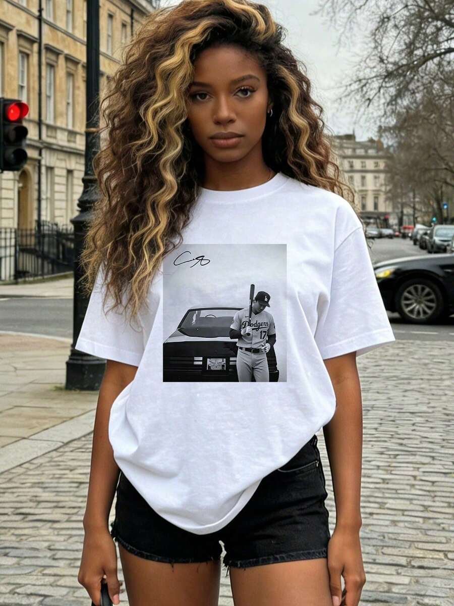 Camiseta de manga corta con cuello redondo suave y casual de verano para mujer, Los Ángeles, Jugador Estrella, Número de camiseta "17", Revista Deportiva Retro de los 90, Ropa Deportiva Urbana Retro, Tops para Mujer, Generación Z, Tops, Curva, Tops de Mujer, Tops de Verano, Conjuntos de Primavera, Estilo Urbano Americano, Casual Deportivo, Estilo Unisex, Estilo Casual Urbano, Ropa Urbana Retro, Subcultura, Estilo Europeo, Top Negro, Tops Blancos. Blanco - Blanco - Ver 1