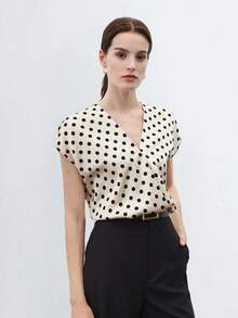 Blusa de satén con cuello en V y mangas de campana con lunares, para uso urbano, oficina, casual elegante, formal y de moda para dama - Blanco - Ver 11