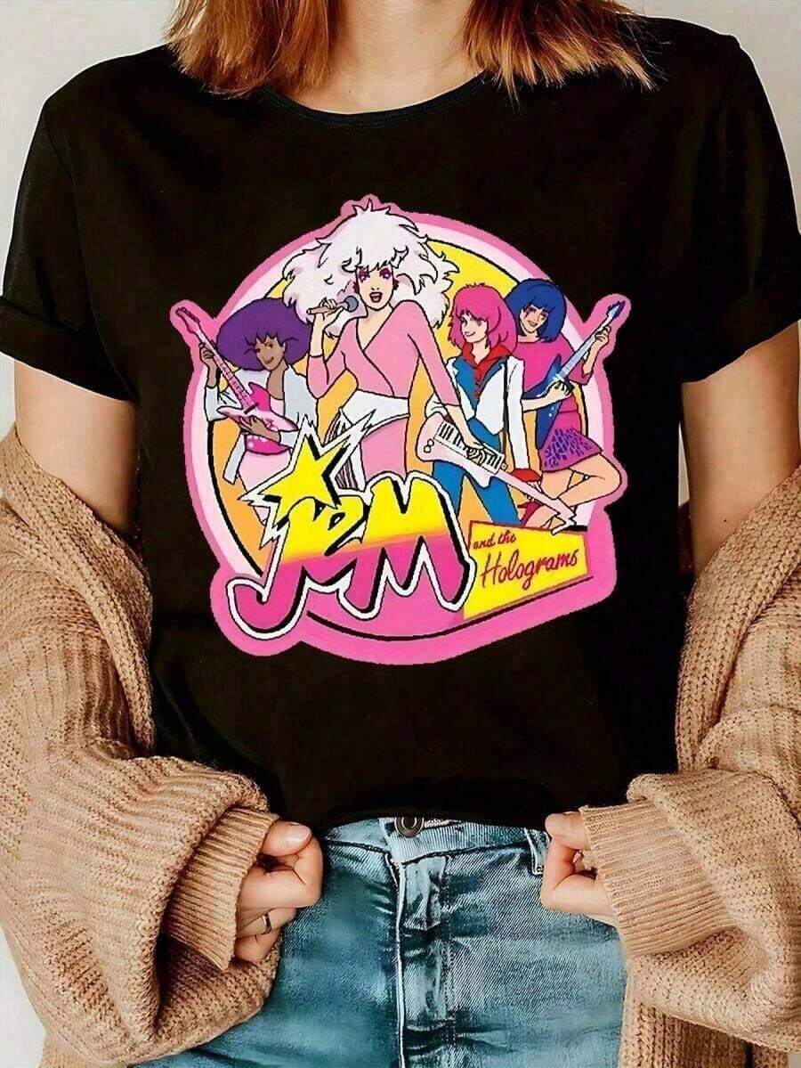 Vintage 80s Retro Graphic T-Shirt For Women With Anime Design JEM & The Holograms | Casual Crew Neck T-Shirt Inspired By Vintage TV Shows For Spring, Summer, And Autumn, Machine Washable, Flat 2D Print With Iconic Characters, Loose Fit, Not See-Through, Anime-Inspired Design With JEM Lo. Women's T-Shirts > Basic - 黑色 - 查看 1