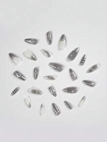 24片Y2K風格銀色壓花美甲貼紙，3D金屬漩渦假指甲，杏仁形可重複使用美甲貼花，適合女性 - 銀色 - 查看 7