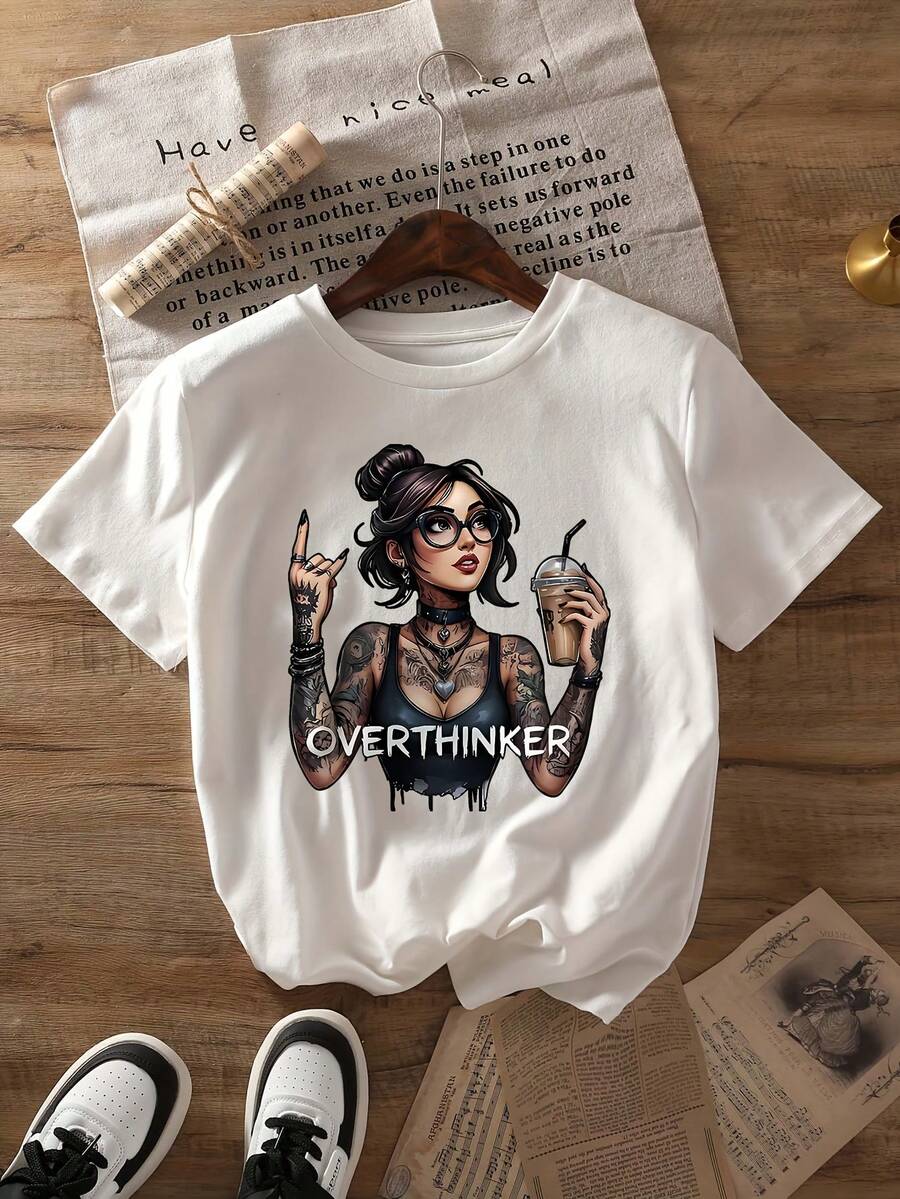 Camiseta de mujer: Una camiseta casual de manga corta con un vibrante diseño de tatuaje gótico, perfecta para primavera y verano, diseñada específicamente para mujeres. - Blanco - Ver 1