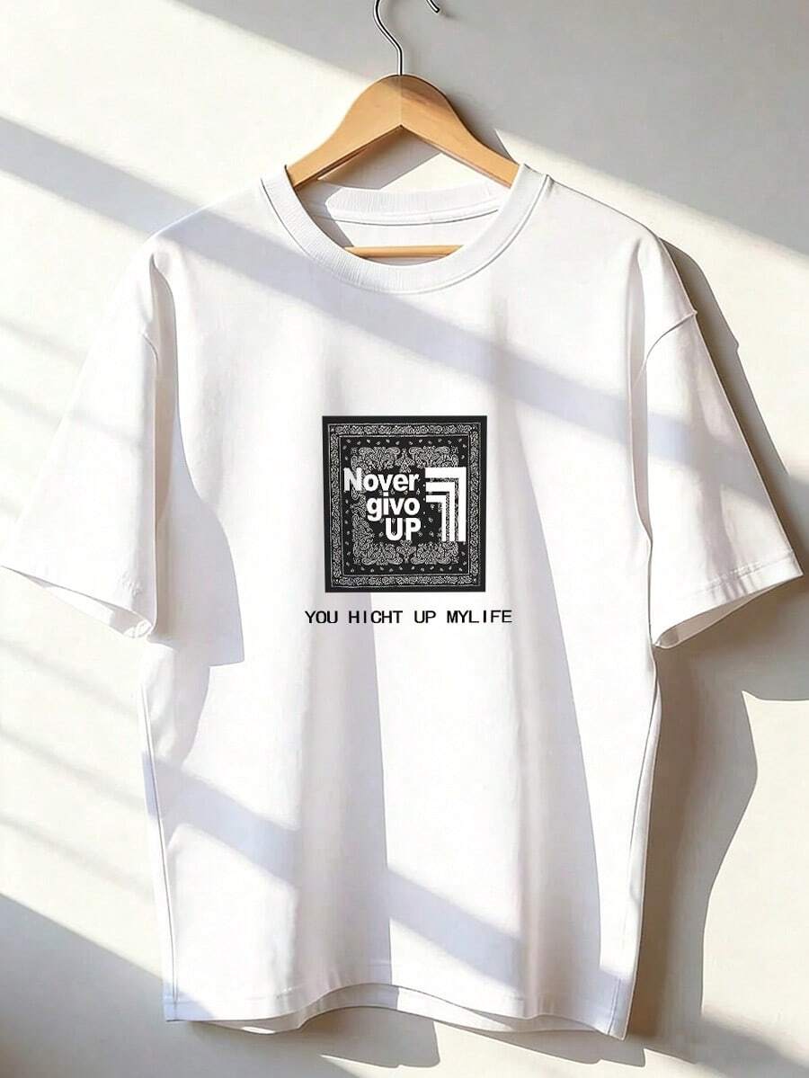 T-Shirt With "Never Give Up" Slogan And Bandana Design. Short-Sleeved T-Shirt For Spring/Summer 2026, Made In Mexico, 180 Grams. Cartoon Print, Couple Design, Suitable For Indoor Or Outdoor Wear. Crew Neck, Unisex, Ideal For The Office And Leisure. One-Pack. - WH-P631577SLNDXZGY568 - 查看 1