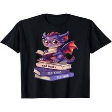 Camiseta exclusiva para el Día de la Independencia y el Día del Padre, decorada con un divertido y adorable dragón morado y la frase "Sé amable, sé único". Camiseta para amantes de los libros con dise?o de gafas rosas y pila de libros. Camiseta informal de manga corta con cuello redondo, ideal para lectores de fantasía y bibliotecarios. Tallas grandes. - Negro - Ver 1