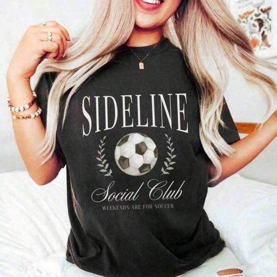 Camiseta de Fútbol Sideline Social Club, Camiseta Deportiva, Los Fines de Semana Son Para Fútbol, Regalo Para Mamá Futbolista, Regalo de Agradecimiento - Unisex, Corte Holgado, Cómoda, Estilo Vintage Urbano - Camiseta de Algodón AMQ9 - Negro - Ver 1