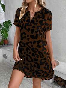 Vestido casual con estampado de leopardo y cuello en pico - Marrón - Ver 3
