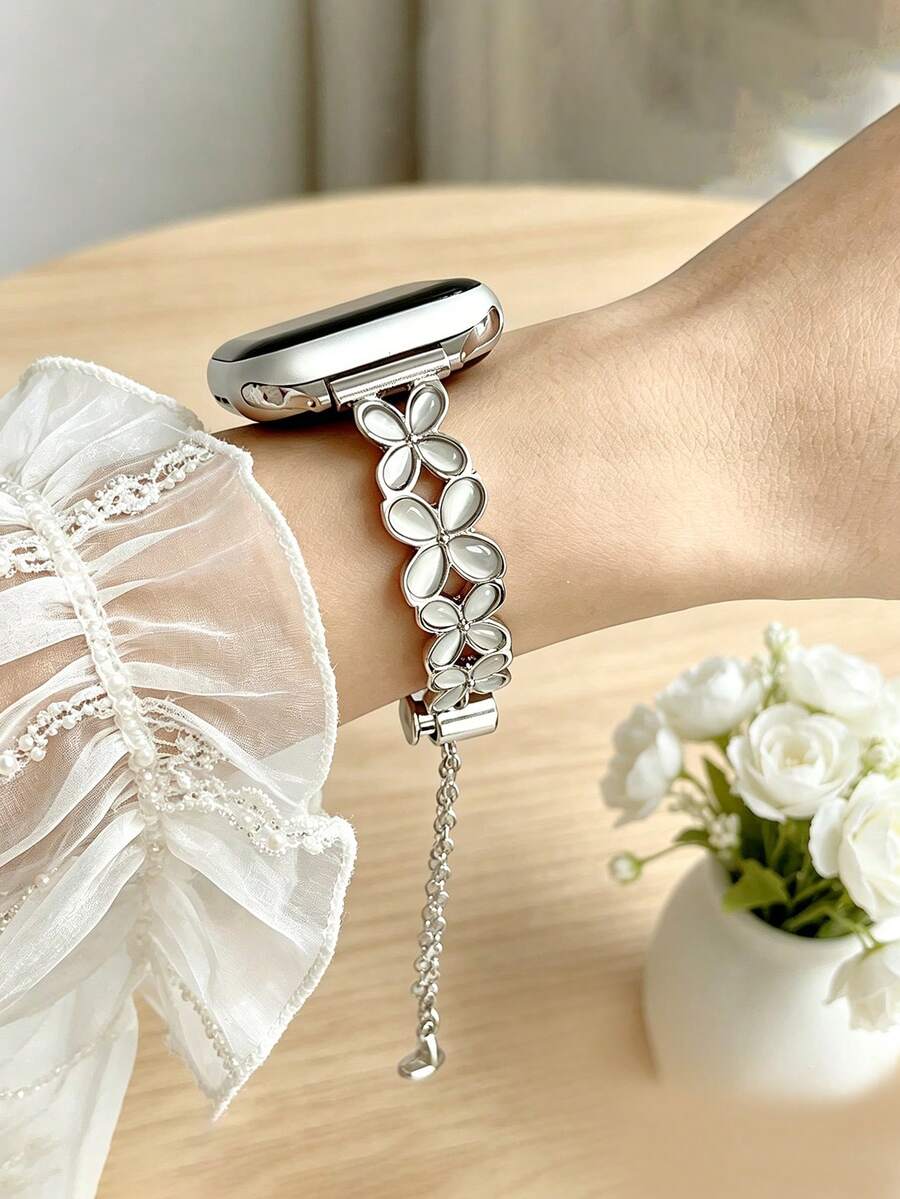 1 chiếc dây đeo đồng hồ họa tiết hoa, đính đá mắt mèo, có thể điều chỉnh kích thước, tương thích với Apple Watch 38mm 40mm 41mm 42mm 44mm 45mm 49mm (S10 42mm) (S10 46mm) (S11 42mm) (S11 46mm), dây đeo đồng hồ nữ tối giản và thời trang, phù hợp với các dòng Series 11 Ultra 3 SE3 Ultra 2 S10 SE2 9 8 7 SE 6 5 4 3 2 1, thích hợp để phối đồ, đeo hàng ngày và trong các dịp lễ. - Bạc - Xem 1