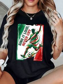 Figura inspiradora de un futbolista dinámico rodeado de trazos en colores verde blanco y rojo que simbolizan pasión orgullo y energía celebrando el espíritu deportivo con fuerza y esperanza camiseta de mujer moderna casual - Negro - Ver 6