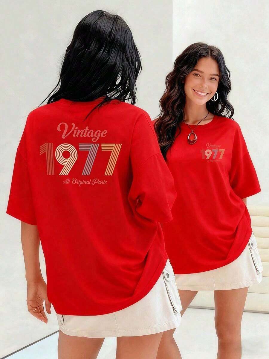 Vintage 1977 Motifs With Elegant Typography Celebrate A Special Year. 100% Cotton Women's T-Shirt. Soft And Durable Texture, Ideal For Any Special Occasion. Suitable For Spring, Summer, And Autumn. - 紅色 - 查看 1