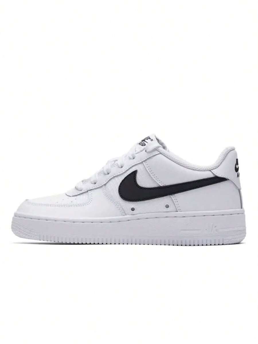 Nike Giày thể thao cổ thấp Air Force 1 GS dành cho trẻ em - Trắng/Đen - Xem 1