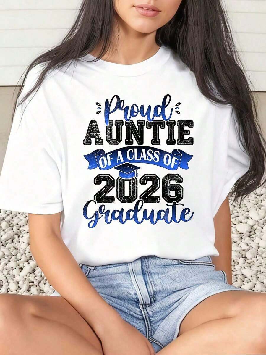 Camiseta Estampada para Mujer "Tía Orgullosa de un Graduado de la Clase de 2026" Celebración de Graduación 220g - Blanco - Ver 1