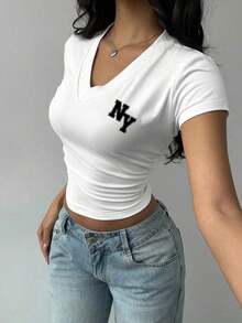 Camiseta de cuello en V con pliegues, estilo minimalista casual, con estampado del logo de Nueva York NY, adecuada para el verano, la vuelta al colegio, el estilo universitario y el estilo "old money" para la fiesta de bienvenida - Multicolor - Ver 4