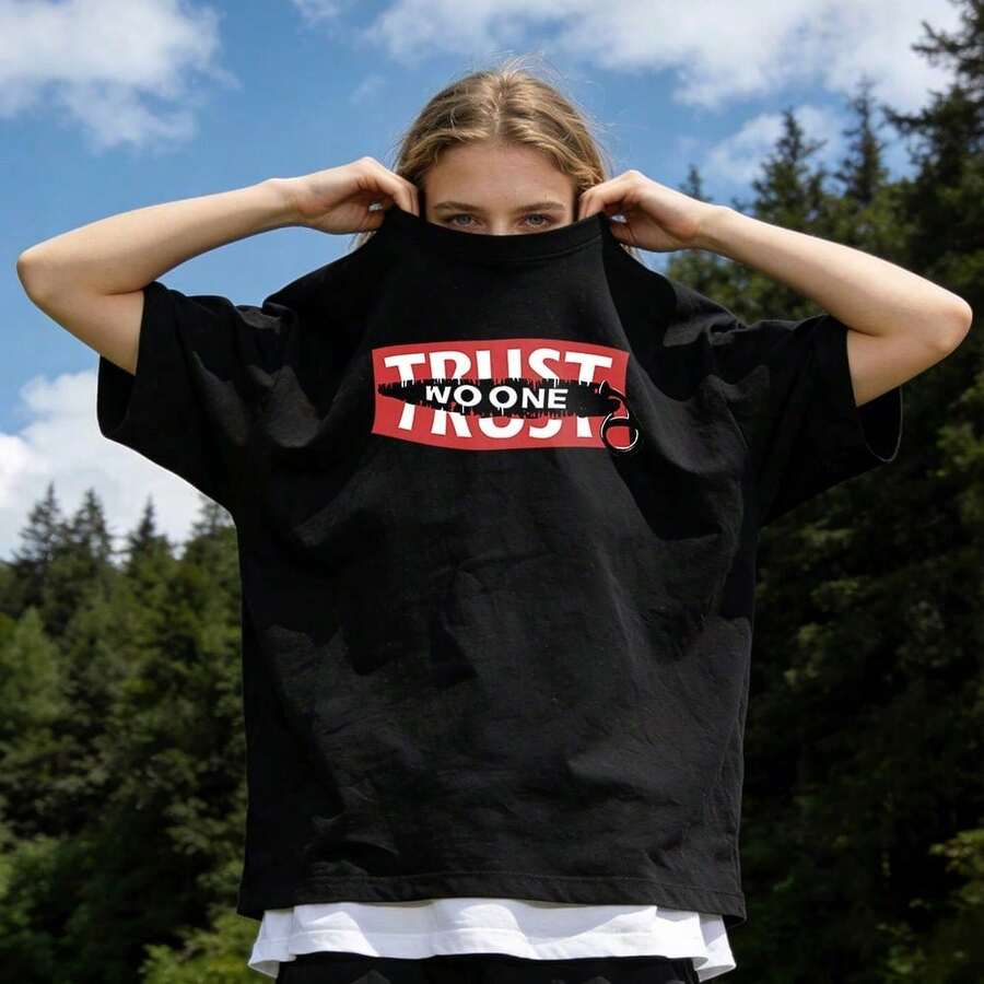 Women's Summer Clothing, Soft And Casual Cotton T-Shirt With Round Neck, Dark Dystopian Style With "Trust No One" Letter Print. White. - 黑色 - 查看 1