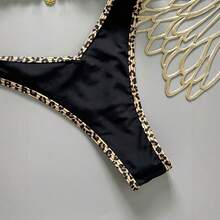Bikini de tres piezas con estampado de leopardo, traje de baño de dos piezas con cuello halter, moderno y sexy para mujer. - Negro - Ver 5