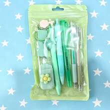 1 Set de 8 piezas de artículos de papelería de alto valor, artículos esenciales para estudiantes, regalo de recompensa de aprendizaje, set de suministros de escritura - 4 opciones de color para alegrar el tiempo de oficina, incluye borrador retráctil, resaltador, bolígrafo, cinta correctora con llavero y talla grande, ¡set de papelería ideal para personas creativas! - Múltiples estilos - Ver 13