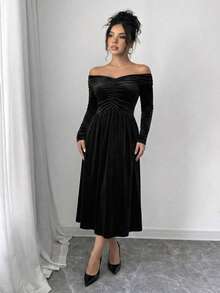 Long-Sleeved Fitted High-Waisted Dress With Strapless Neckline And Solid Color - Black - View 1