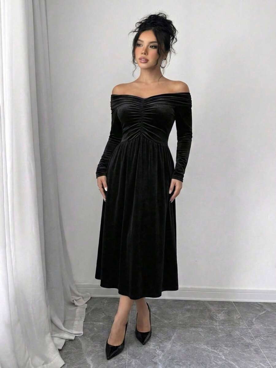 Long-Sleeved Fitted High-Waisted Dress With Strapless Neckline And Solid Color - Black - View 1