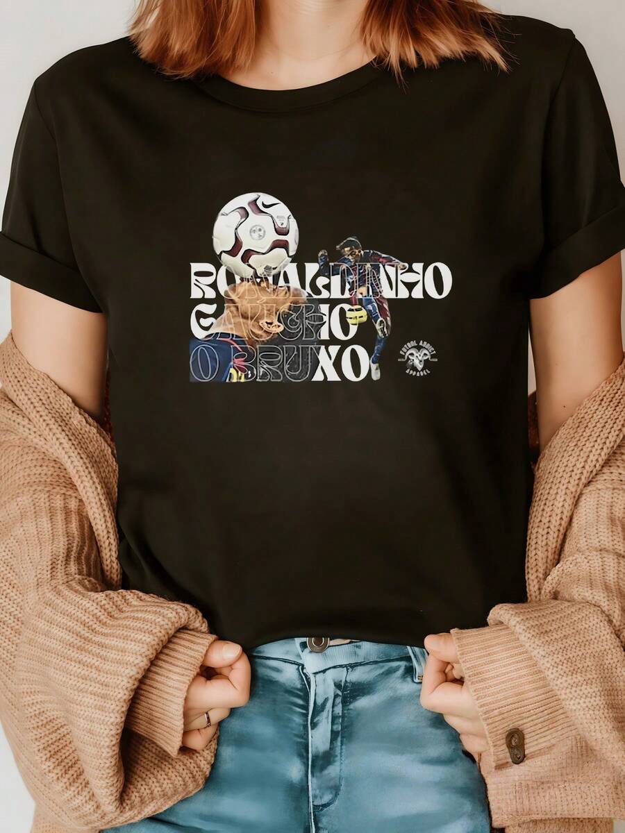 A Moving Ball With Vibrant Energy Symbolizes The Passion Of Football And The Joy Of Sporting Moments. A Modern, Casual, Comfortable Women's T-Shirt For Everyday Wear. - 黑色 - 查看 1