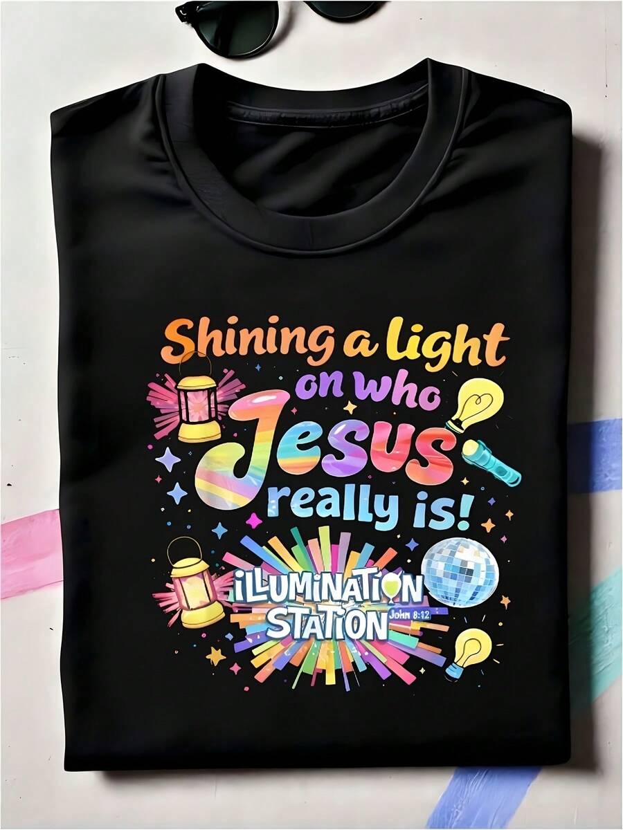 Christian T-Shirt For Women "Shine With The Light Of Jesus", Casual T-Shirt With Tie-Dye Letter Print, 100% Pure Cotton, Comfortable Colors, Short Sleeve And Round Neck Design, New Fitted T-Shirt For Women, Spring/Summer Design Style, Couple Style, Perfect For Matching Sets. - 黑色 - 查看 1