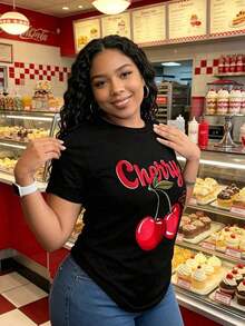 Retro Cherry T-Shirt With Cherry Graphic Print, Casual T-Shirt, Y2K Aesthetic Gift. - Unisex Vintage Urban Style T-Shirt, Cotton, Short Sleeve, Round Neck And Loose Fit. - 黑色 - 查看 4