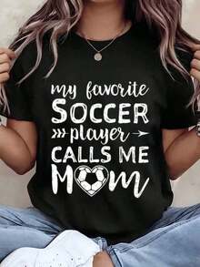 Soft, Breathable, And Lightweight For All-Day Comfort. Women's T-Shirt With A "My Favorite Soccer Player Calls Me Mom" Print, Crew Neck, Casual Style, Ideal As A Gift For Soccer Fans. 220g. Classic Neckline With A Relaxed Fit That Flatters All Body Types And Is Easy To Pair With Jeans, Shorts, And Leggings. - 白色 - 查看 7