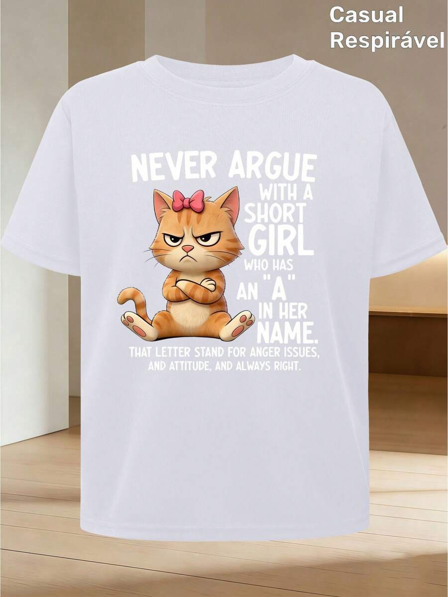 Camiseta con diseño de gato enojado de dibujos animados - Camiseta única con diseño de piel de gato, que presenta el divertido eslogan: "Nunca discutas con una chica alta cuyo nombre tiene la letra A" - un artículo de moda divertido y original diseñado para amantes de los gatos y entusiastas del humor, estilo de cuello redondo. - Blanco - Ver 1