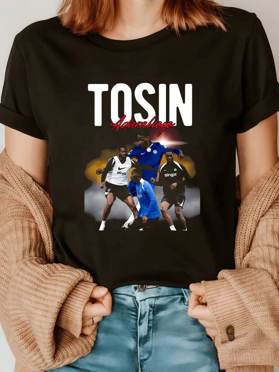 Players In Motion Symbolize Courageous Passion And Teamwork On The Field, Inspiring Strength And Positive Energy. A Comfortable, Modern, Casual Women's T-Shirt For Everyday Wear. - 黑色 - 查看 1