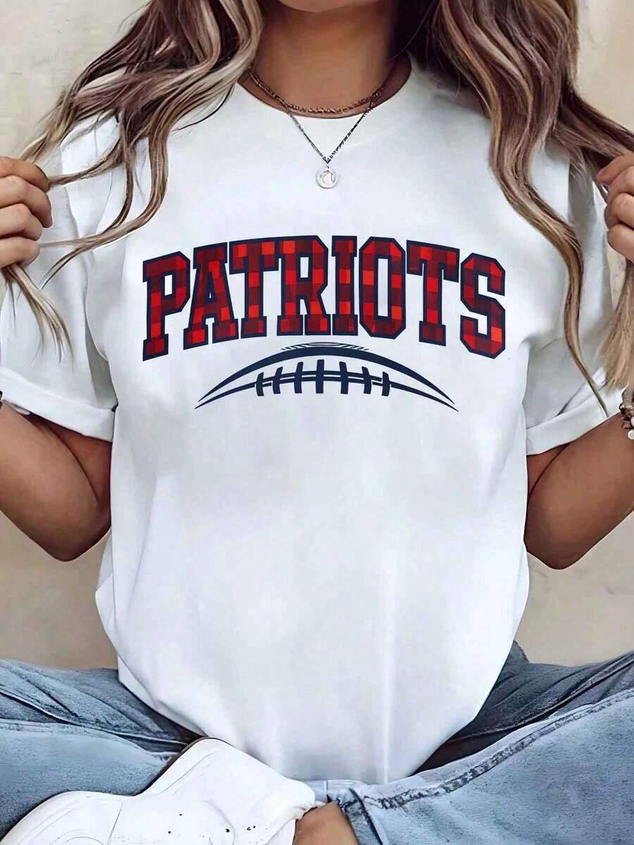 Soft, Breathable, And Lightweight For All-Day Comfort. Women's Patriots Football Print T-Shirt, Crew Neck, Plus Size, Casual Style, Ideal For Gifting, 220g. Classic Crew Neck With A Relaxed Fit That Flatters All Body Shapes And Is Easy To Pair With Jeans, Shorts, And Leggings. - 白色 - 查看 1