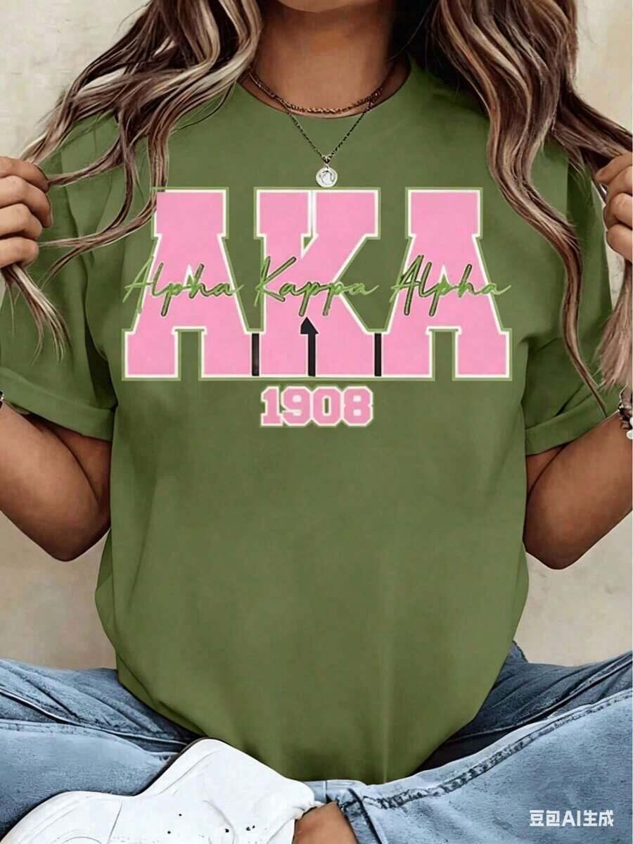 Camiseta de Mujer con Estampado de la Hermandad Alpha Alpha AKA 1908, Cuello Redondo, Manga Corta, Estilo Casual, Regalo para Estudiantes Universitarios, Nueva Colección Verano 2026 - Verde - Ver 1