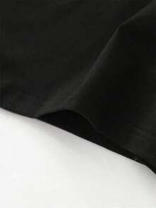 Women's Cotton T-Shirts. A Stylish Short-Sleeved Women's T-Shirt With A Minimalist Spider Graphic, Perfect For Casual Sportswear And Comfortable Summer Outfits During Vacations. - 黑色 - 查看 5